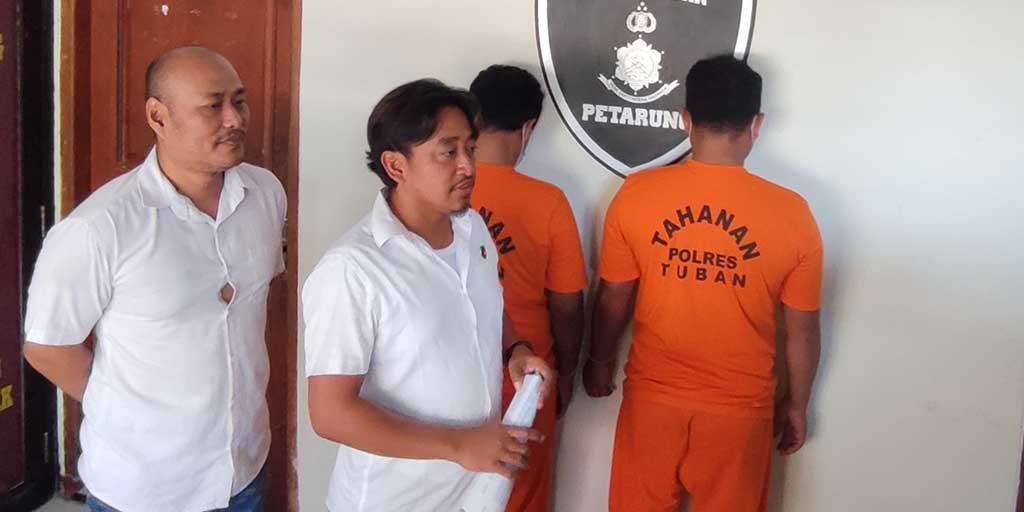 Dua pelaku pencurian disel yang diringkus Satreskrim Polres Tuban, Rabu (6/8).