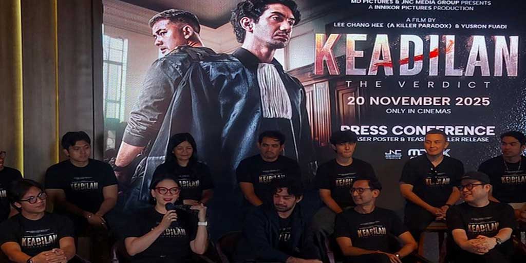 Aktris Dian Nitami saat konferensi pers peluncuran poster dan cuplikan penggoda (teaser) film "Keadilan: The Verdict" di kawasan Setiabudi, Jakarta Selatan, Rabu (20/8).