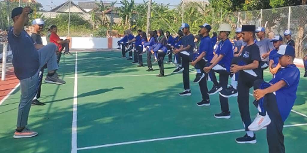 Para siswa SR Terintegrasi 18 Kabupaten Tuban mengikuti senam pagi di lapangan lembaga pendidikan setempat, Kamis (22/8).