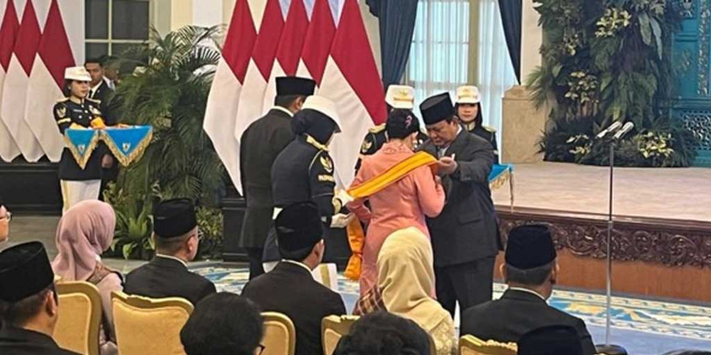Presiden Prabowo Subianto menganugerahkan tanda kehormatan negara kepada 141 tokoh di Istana Negara, Jakarta, Senin (25/8).