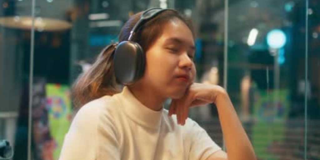 Memutar playlist musik terbaik bisa bikin hati ikut hangat meski cuaca dingin. Foto adalah ilustrasi.