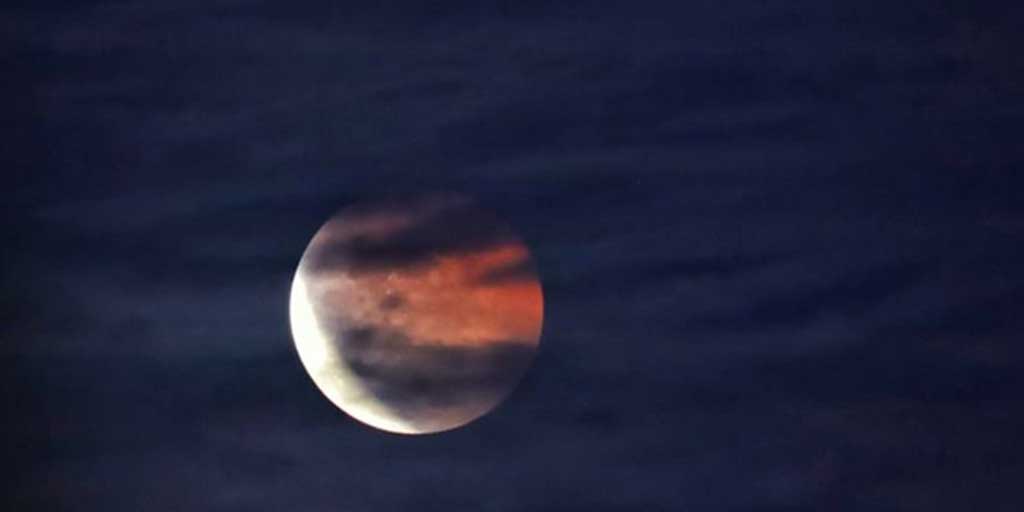Ilustrasi gerhana bulan.