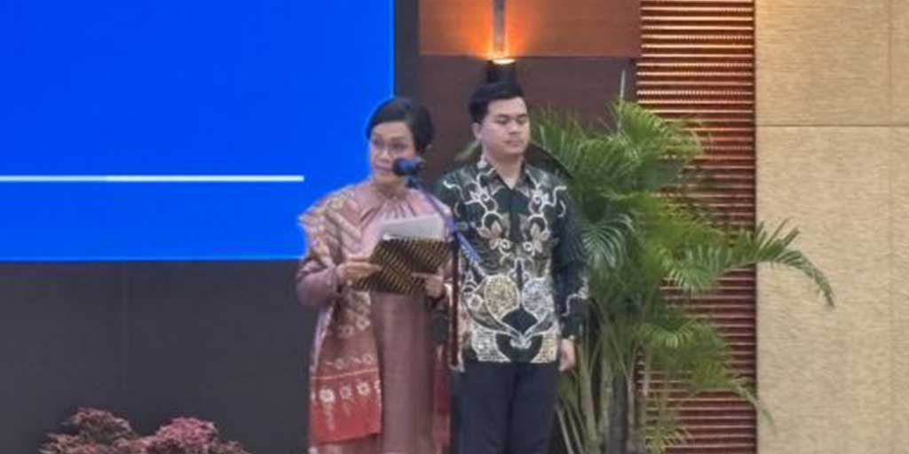 Mantan Menteri Keuangan Sri Mulyani Indrawati dalam prosesi serah terima jabatan di kantor Kementerian Keuangan, Jakarta, Selasa (9/9).