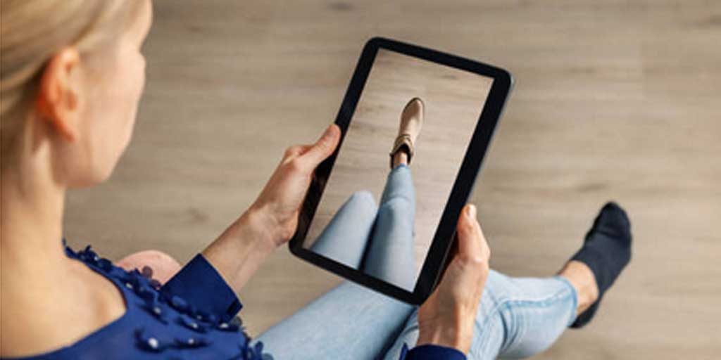 Virtual Try On, fitur yang memungkinkan pengguna mencoba fashion secara virtual hanya lewat kamera ponsel atau laptop. foto adalah ilustrasi.