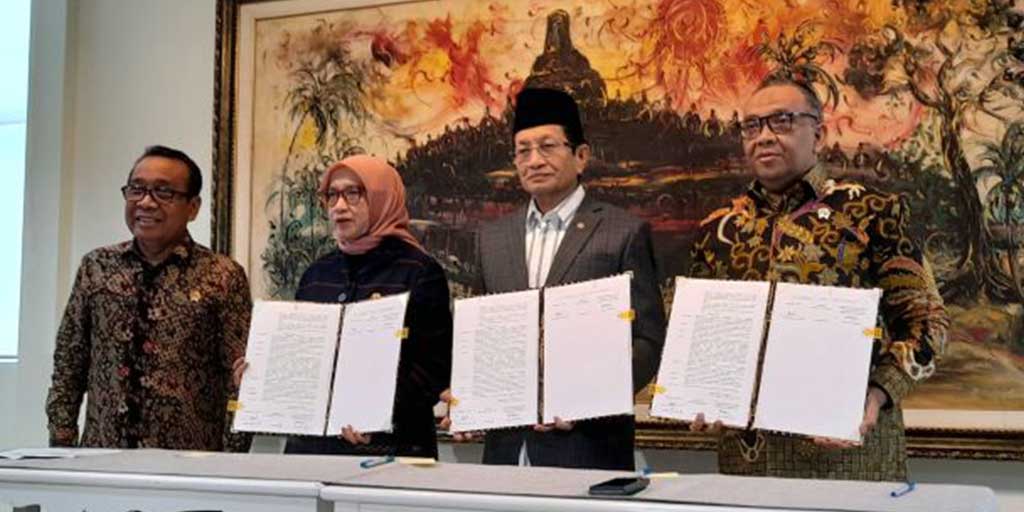 Penandatanganan Surat Keputusan Bersama (SKB) tentang hari libur nasional dan cuti bersama tahun 2026 di Jakarta, Jumat (19/9).
