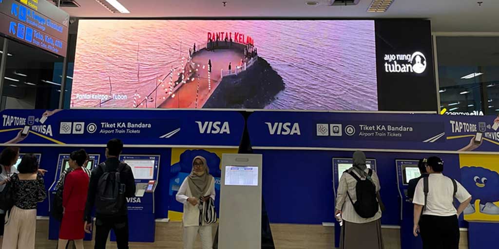 Tuban menggandeng KAI Commuterline Basoetta untuk memajang promosi pariwisata Tuban lewat videotron raksasa di Stasiun BNI City Sudirman, Jakarta.