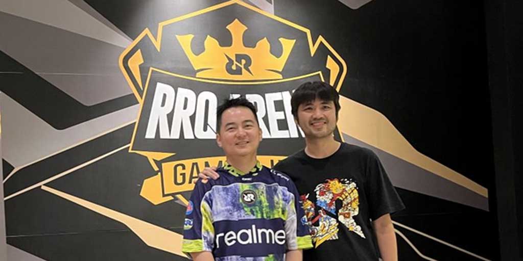 CEO dan Co-Founder RRQ Andrian Pauline (kiri) bersama Co-Founder RRQ Riki Kawano Suliawan (kanan) usai peresmian RRQ Arena Bandung, Jumat (3/10).