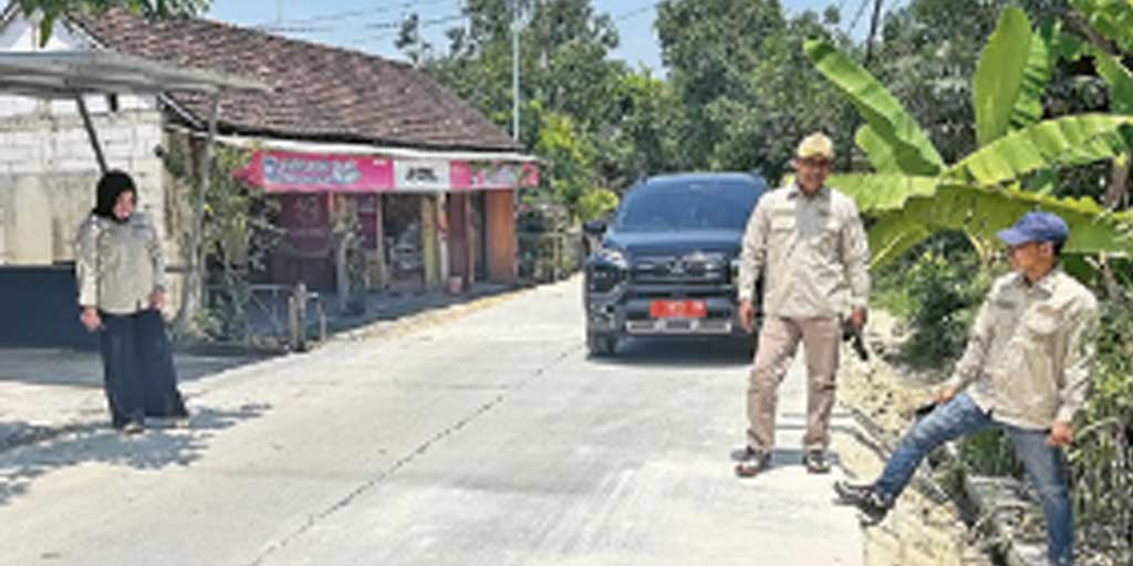 Komisi I DPRD Tuban memastikan kualitas pembangunan jalan di Kecamatan Singgahan.