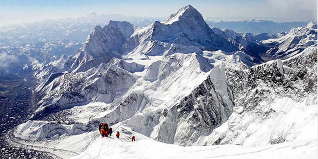 Satu pendaki meninggal dunia akibat badai salju yang menerjang Gunung Everest pada akhir pekan lalu.  Foto adalah ilustrasi.