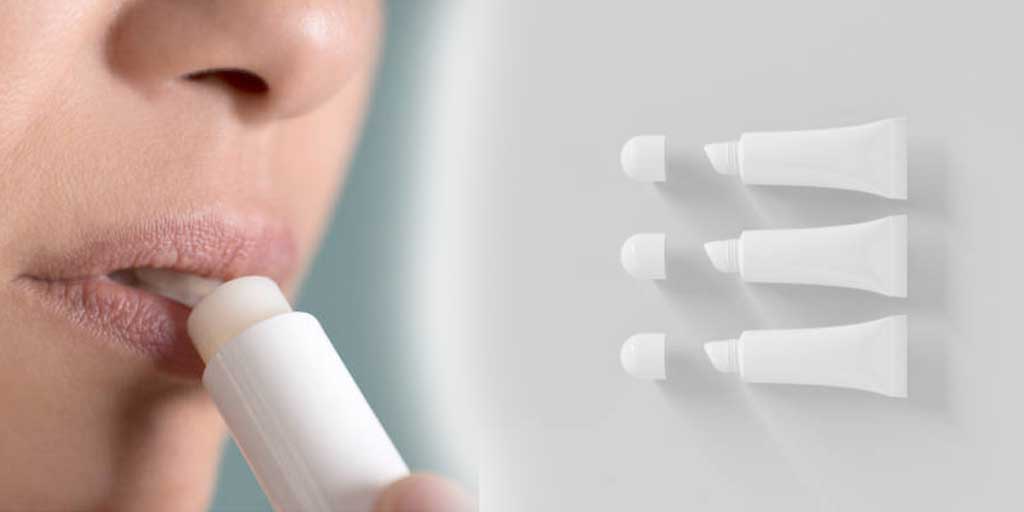 Ada beberapa tips memilih lip balm yang cocok digunakan untuk bibir gelap.