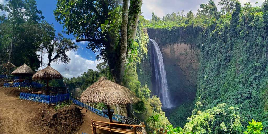 Panorama Kabut Pelangi di Lumajang, destinasi wisata alam yang menawarkan suasana alami yang meneduhkan.