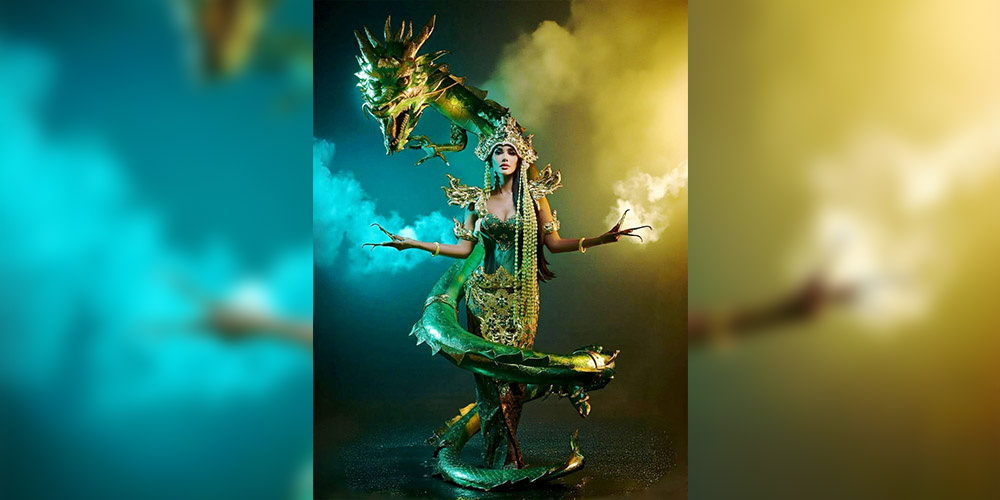 Vina Sitorus, Miss Grand Indonesia 2025, tampil memukau dalam balutan kostum nasional bertema &ldquo;Nyi Roro Kidul: The Queen of the Southern Sea&rdquo; yang merupakan rancangan desainer Welly Winald