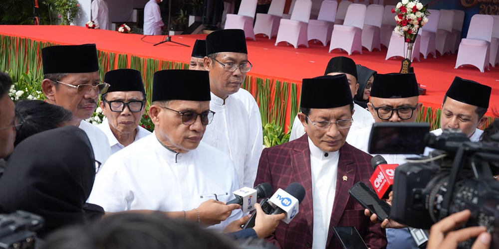 Menag Nasaruddin Umar beri keterangan pers usai apel Hari Santri 2025 di Jakarta, bahas restu Presiden untuk pembentukan Ditjen Pesantren.