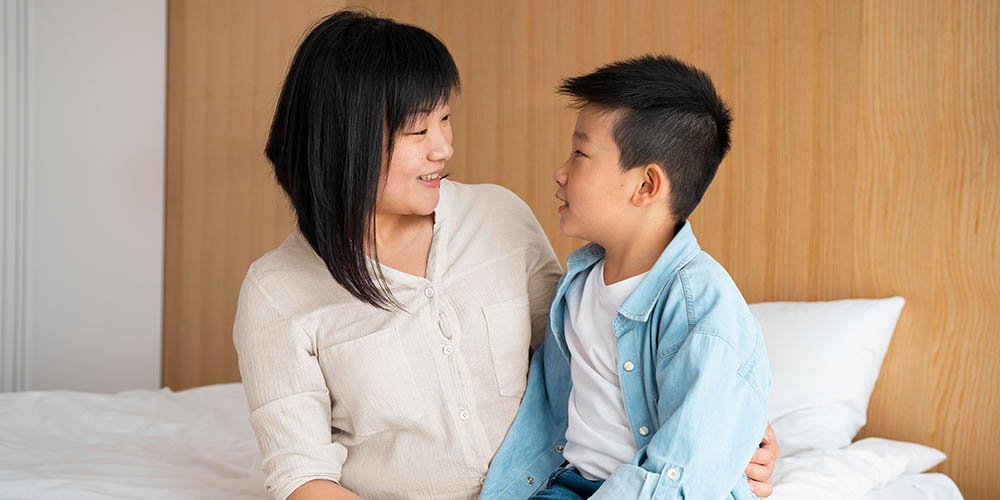 Ekspresi anak laki-laki sering kali disalahartikan. Di balik sikap keras, tersimpan sisi lembut yang hanya muncul saat mereka merasa dipahami.