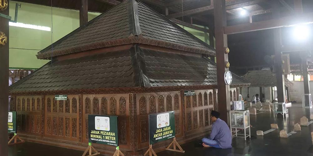 Kompleks Makam Syekh Maulana Ibrahim Asmaraqandi di Palang, Tuban &mdash; tempat peristirahatan ayah Sunan Ampel yang menjadi jejak awal penyebaran Islam di pesisir utara Jawa.