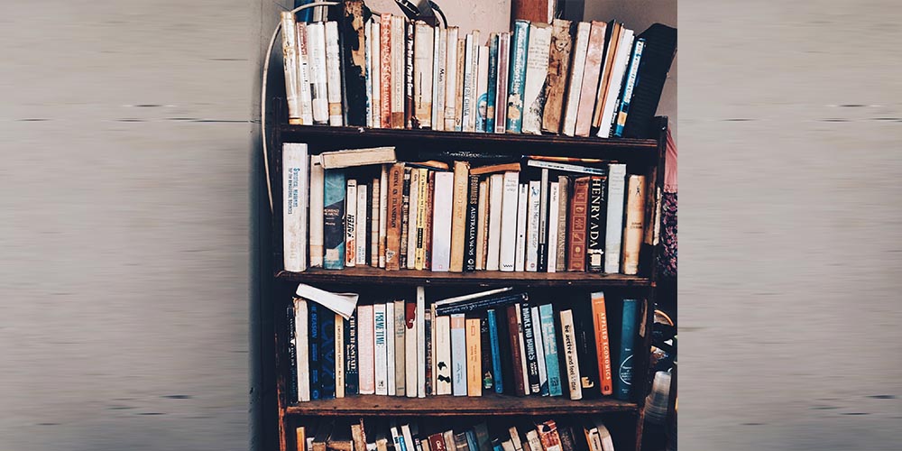 Buku-buku usang di rak rumahmu bisa lebih berguna dari yang kamu kira. Di Perpusda Tuban, halaman lamanya bisa lahir lagi jadi sumber ilmu baru.