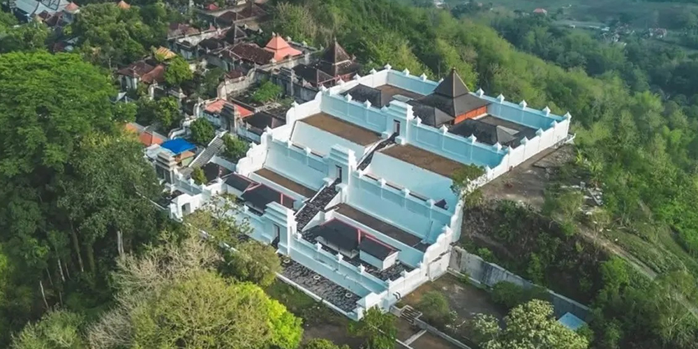 Pemandangan udara kompleks Pajimatan Imogiri di Bantul, Yogyakarta &mdash; tempat peristirahatan terakhir para raja-raja Mataram Islam, termasuk Sri Susuhunan Pakubuwono XIII yang dimakamkan pada 2 November