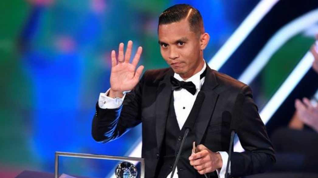 Momen Mohamad Faiz Subri dari Malaysia yang sukses meraih Pusk&aacute;s Award pada tahun 2016. Semoga Rizky Ridho bisa menyusul prestasi bersejarah itu.