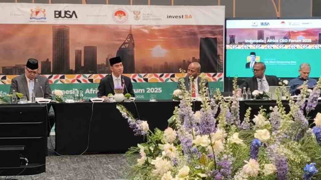 Wakil Presiden RI, Gibran Rakabuming Raka, menyampaikan pidato di Indonesia&ndash;Africa CEO Forum yang digelar di Hotel Saxon, Johannesburg, Jumat (21/11/2025)