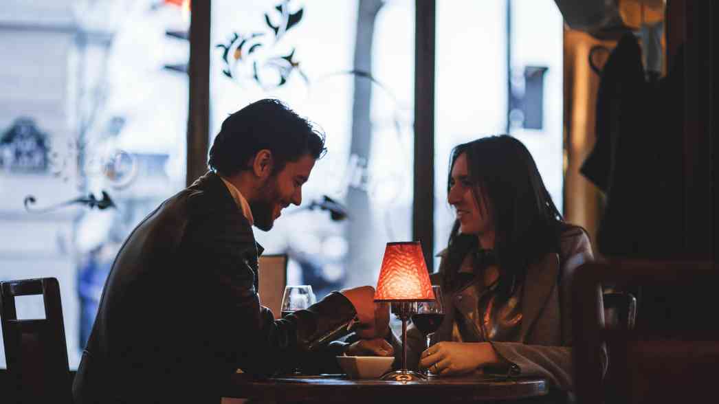 Hubungan tanpa status atau no label relationship kini makin banyak dipilih Gen Z. Meski terasa lebih fleksibel dan bebas tekanan, pola hubungan ini tetap menyimpan risiko emosional yang perlu dipahami
