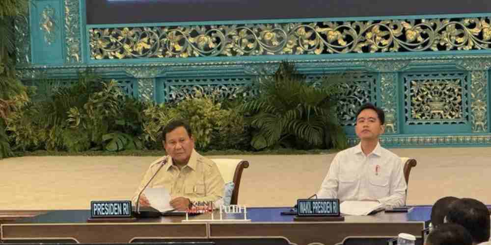 Presiden dan Wakil Presiden memimpin rapat bersama jajaran kabinet, membahas arah kebijakan strategis nasional dan program prioritas pemerintah ke depan.