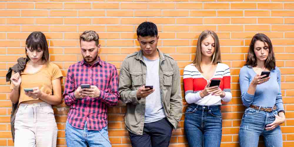 Jempol makin aktif, dompet makin reaktif. Melek digital belum tentu melek finansial&mdash;Gen Z mulai diuji soal uang.
