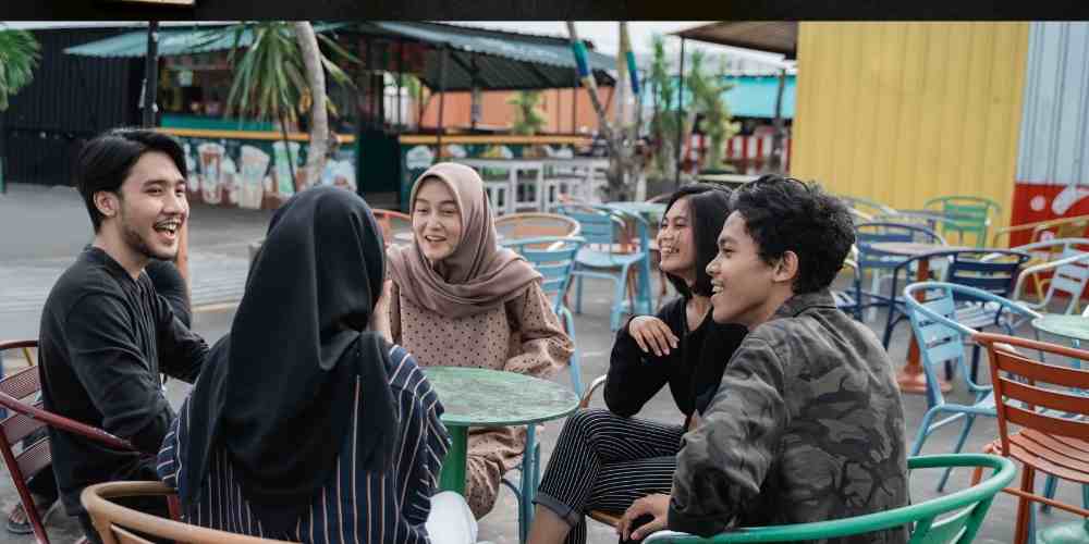 Aset terbaik bukan soal harta, tapi punya teman yang bisa diajak ngopi dan ketawa tanpa beban.