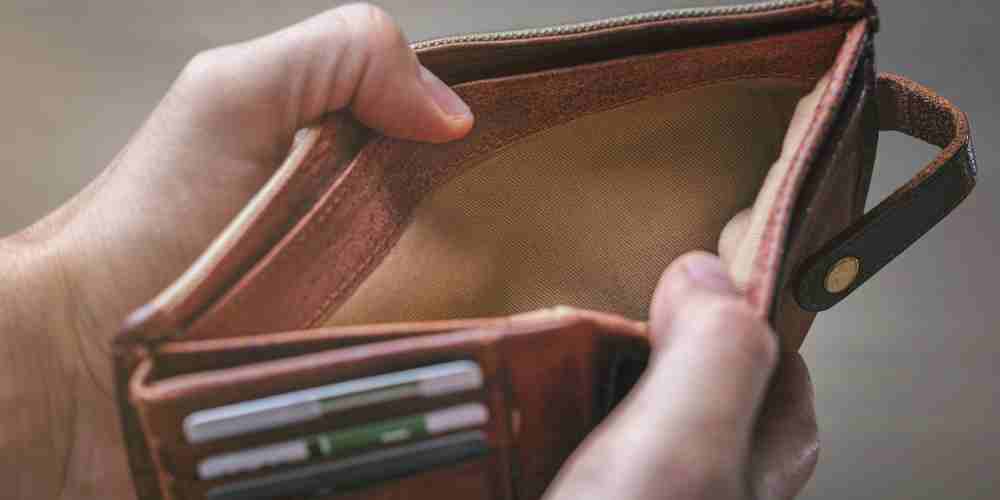 Jempol boleh aktif, tapi dompet jangan reaktif. Melek digital perlu diimbangi literasi finansial yang sehat.