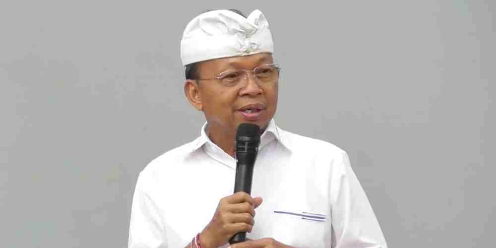 Gubernur Bali Wayan Koster mengusulkan penggunaan kalender Bali dengan sistem sebulan 35 hari sebagai upaya memperkuat identitas budaya dan penanggalan adat.