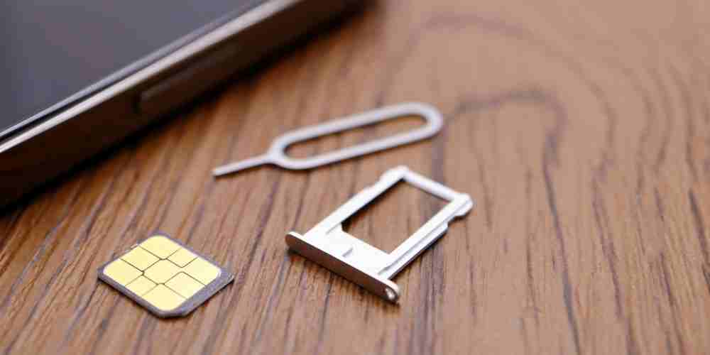 Menkomdigi mengajak masyarakat beralih ke teknologi eSIM demi keamanan data dan kemudahan pengelolaan nomor di era digital yang terus maju.