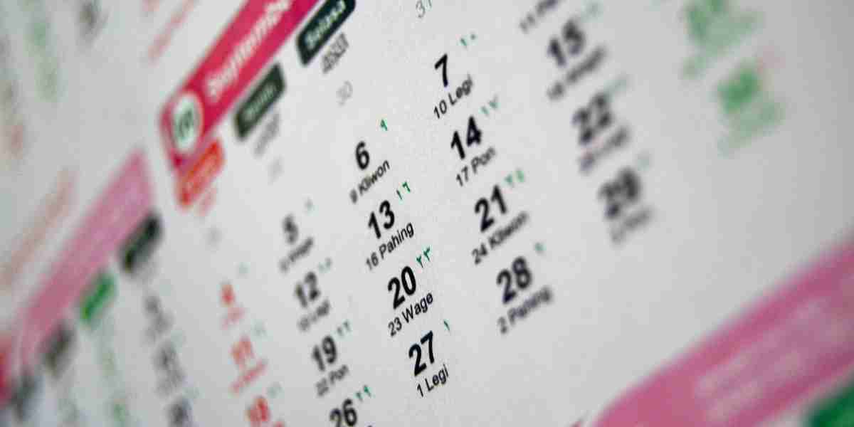 Kalender Jawa yang memadukan hari dan pasaran sebagai dasar perhitungan weton dalam tradisi masyarakat Jawa.