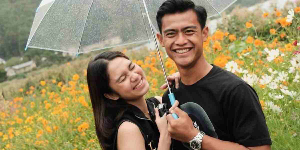 Pratama Arhan dan kehidupan pribadinya yang sempat mencuri perhatian publik saat menikah dengan selebgram Azizah Salsha, salah satu dari tujuh pasangan pemain Timnas Indonesia dan artis.