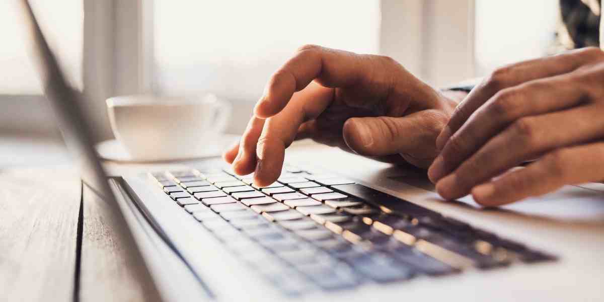 ChatGPT, Gemini, Bard, atau Claude&mdash;pilih AI sesuai kebutuhan, tapi kreativitas tetap milik manusia.