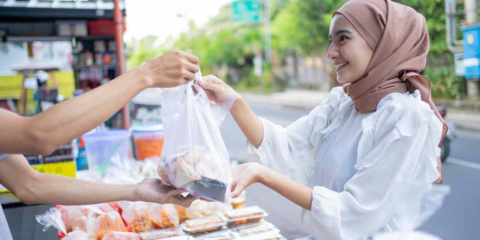Tak perlu banyak menu. Pilih yang tepat, hitung modalnya, dan raih cuan besar dari pasar kaget Ramadan.