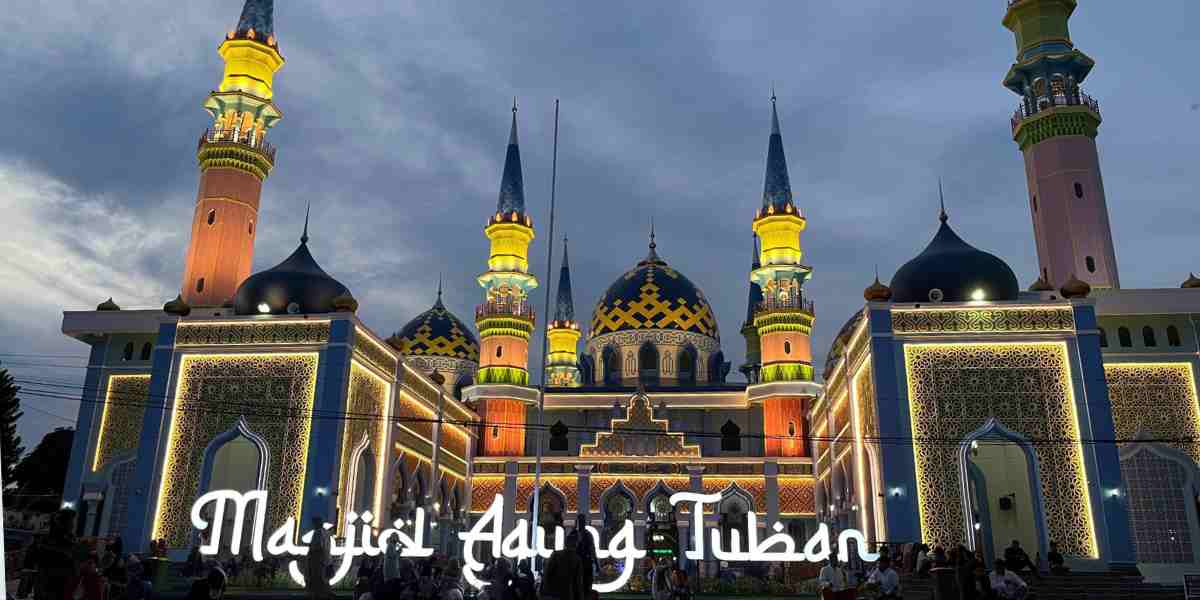 PUSAT IBADAH : Masjid Agung Tuban, salah satu masjid tertua di Indonesia yang sudah direnovasi dan menjadi tempat yang nyaman untuk beribadah.