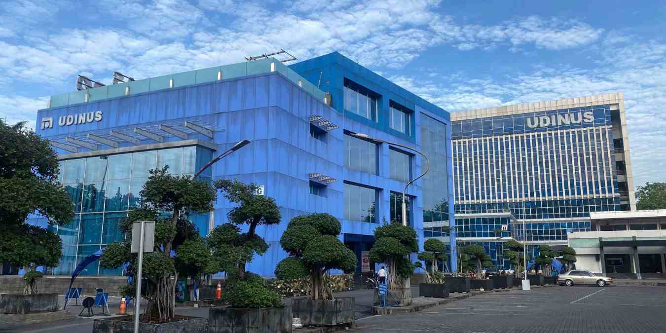 UDINUS mencetak sejarah sebagai kampus pertama di Indonesia yang menerapkan ijazah berbasis blockchain untuk cegah pemalsuan dan memperkuat verifikasi akademik.