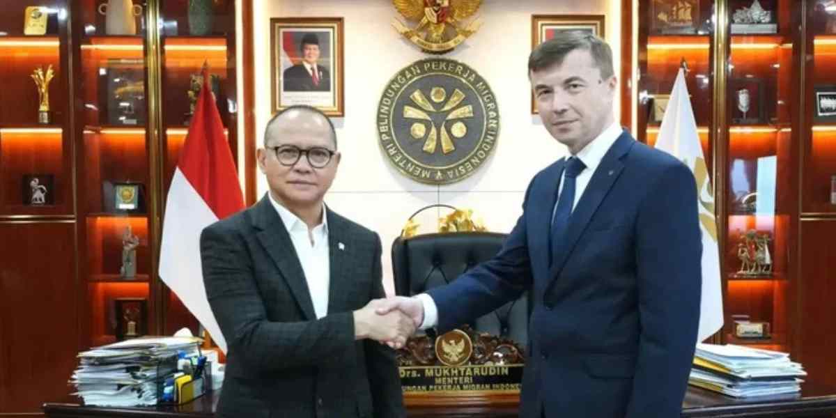 Kesempatan emas untuk lulusan SMK! ???????? Rusia melalui Rusal siap merekrut 50 lulusan SMK Indonesia untuk dilatih dua tahun, lalu bekerja dengan gaji sampai Rp43,8 juta/bulan.
