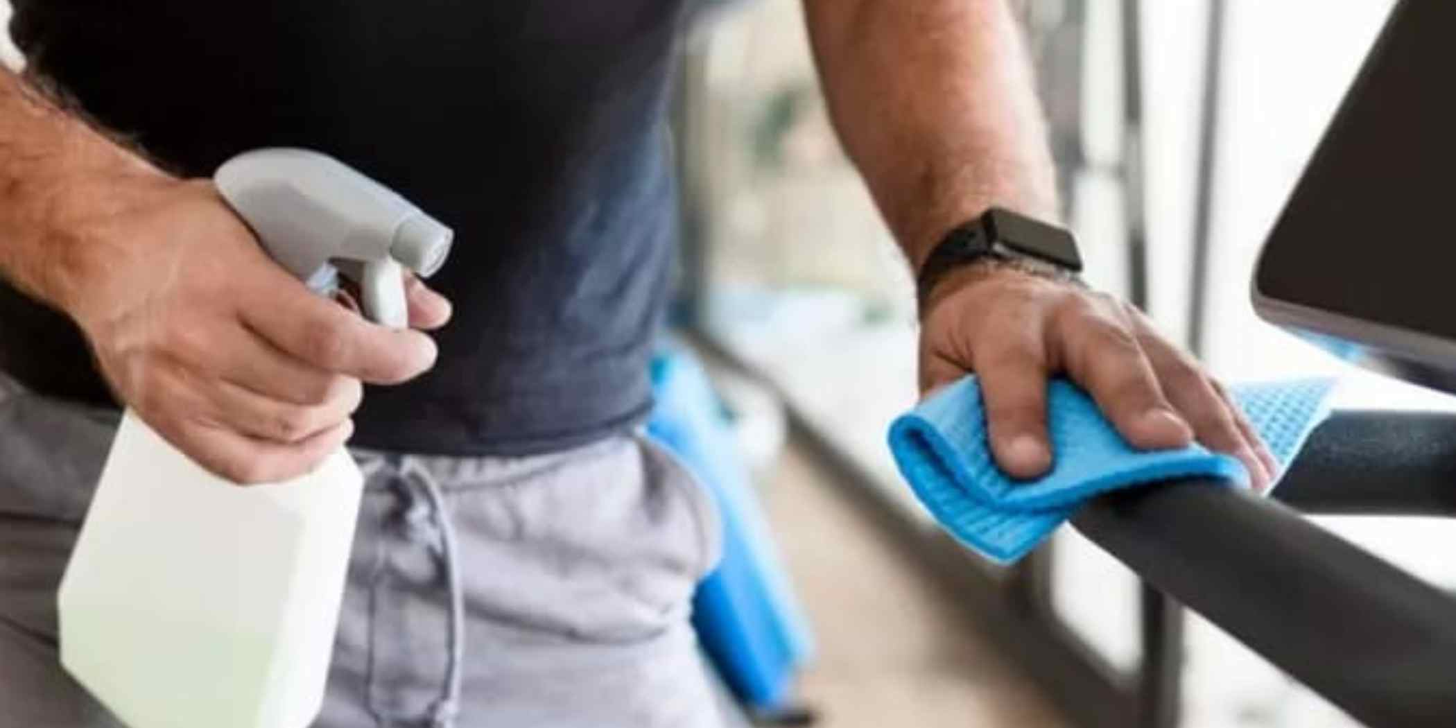 Orang yang membersihkan alat gym tanpa diminta sering mencerminkan kepribadian yang bertanggung jawab, empatik, dan punya etika hidup kuat.