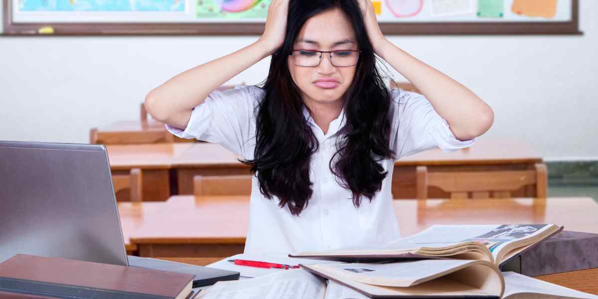 Bare Minimum Monday bukan soal malas, tapi soal bertahan. Cara karyawan memulai pekan dengan lebih waras di tengah tekanan kerja.