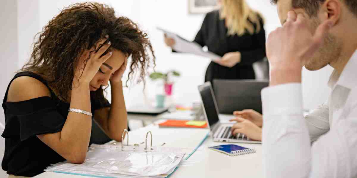 Kerja bukan cuma soal deadline dan gaji. Kalau mental tumbang, semuanya ikut goyah. Jaga diri, karena hidup lebih mahal dari target kerja