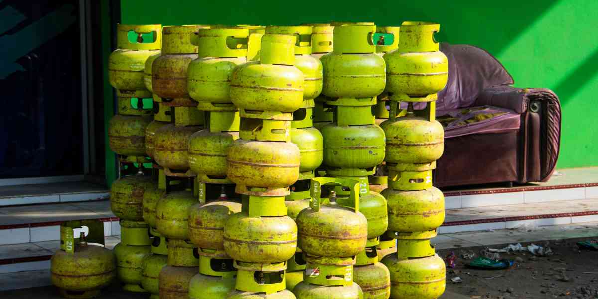 Pemerintah siapkan aturan LPG 3 kg satu harga nasional dan pembelian wajib pakai KTP agar subsidi tepat sasaran.