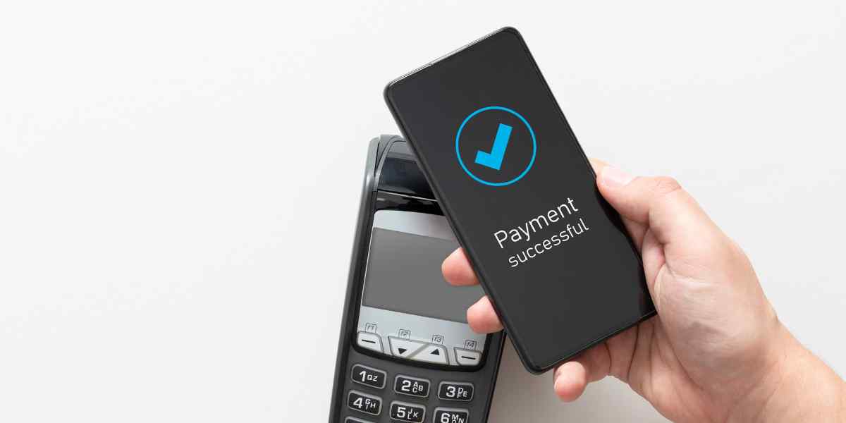 Fintech bukan soal usia, tapi soal pemahaman. Dengan literasi yang tepat, orang tua bisa memanfaatkan teknologi keuangan secara aman dan mandiri.