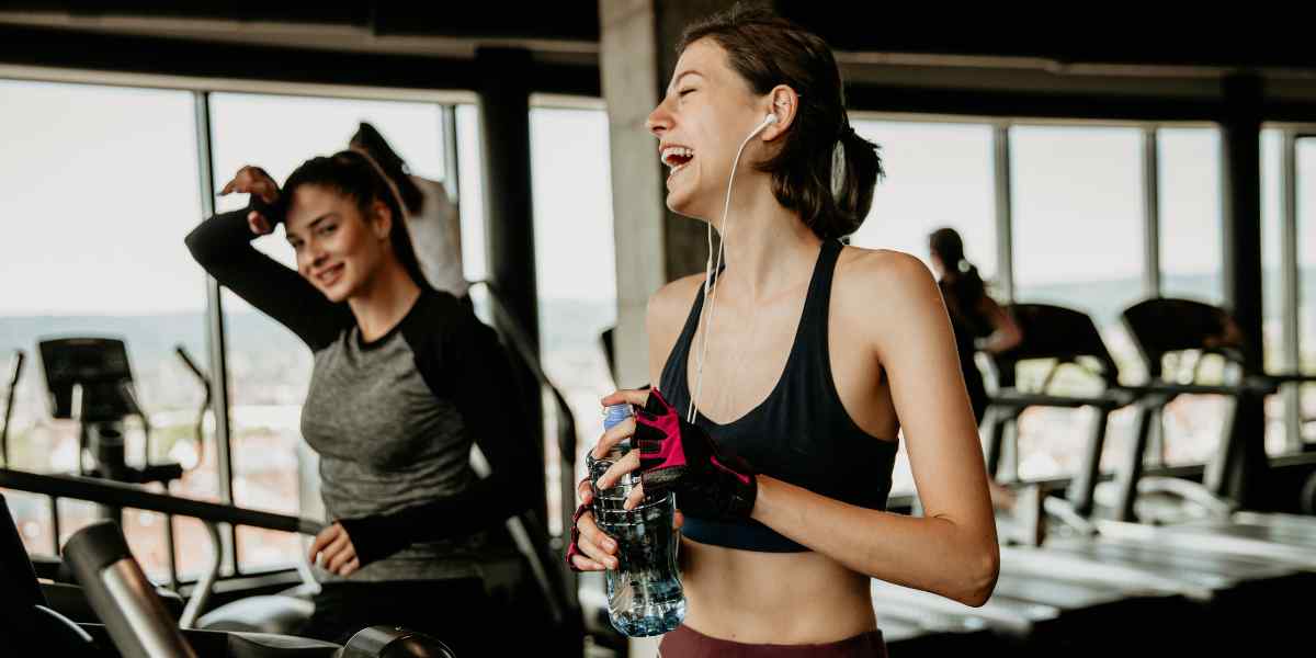 Gym kini bukan cuma soal otot. Bagi Gen Z, pusat kebugaran telah berubah jadi ruang self improvement, terapi stres, hingga simbol disiplin hidup.