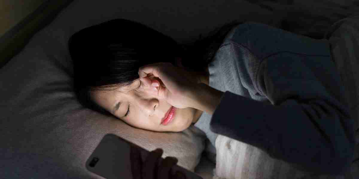Scroll tengah malam memang seru, tapi mata dan tidurmu bisa jadi korbannya. Yuk lebih bijak pakai HP sebelum semuanya ikut &ldquo;low battery&rdquo;