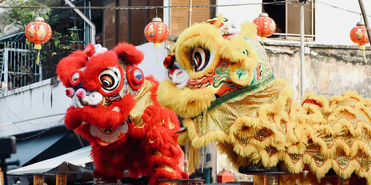 Barongsai bukan sekadar hiburan saat Imlek, tetapi simbol pengusir energi negatif dan pembawa keberuntungan di tahun baru lunar.