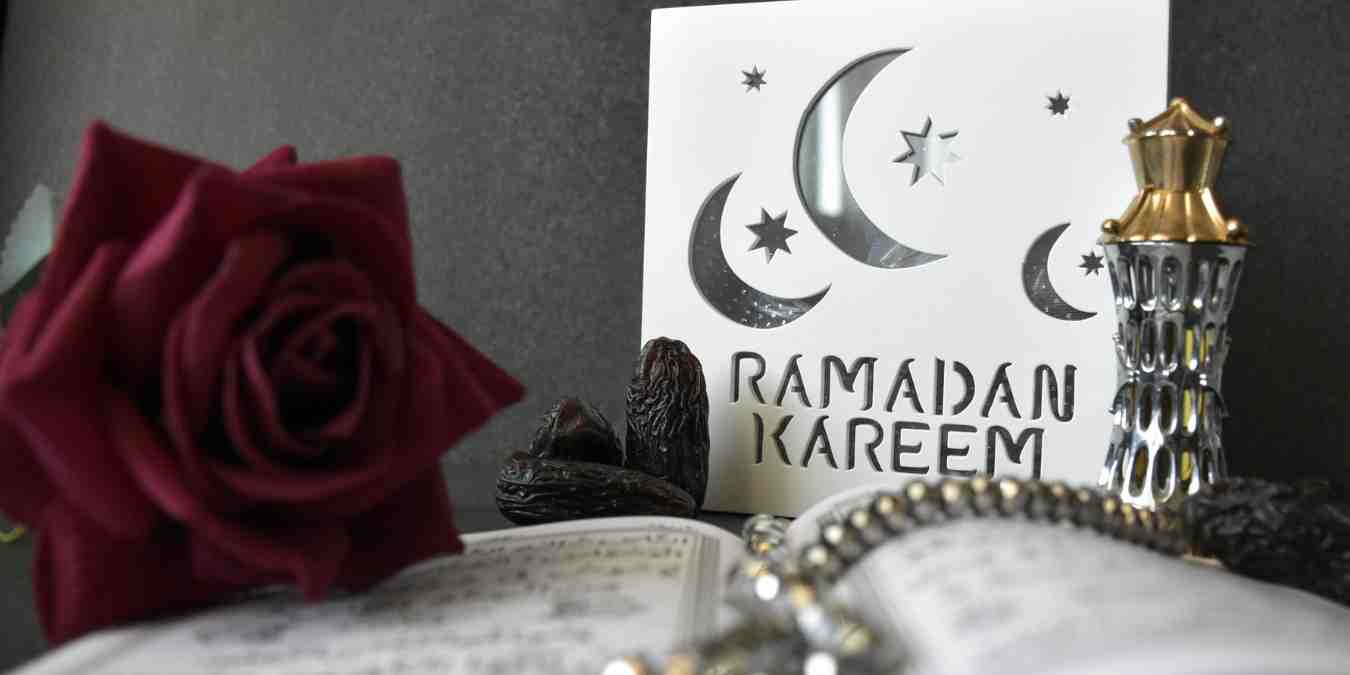 Awal Ramadan semangat membara, tapi masuk pertengahan mulai kendor? Jangan cuma mengandalkan motivasi&mdash;bangun kebiasaan kecil yang konsisten agar resolusi Ramadan benar-benar bertahan 30 hari penuh.