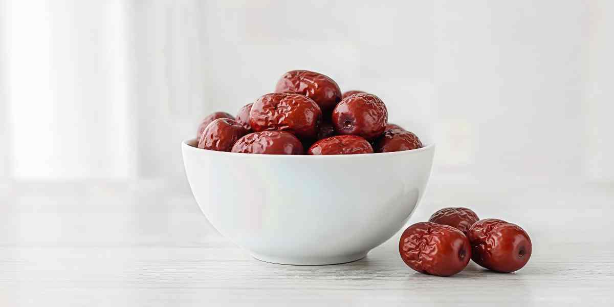 Kurma selalu ada saat buka puasa. Tapi benarkah itu pilihan paling sehat. Jangan asal ikut tradisi&mdash;simak faktanya sebelum kamu nambah butir ketiga!