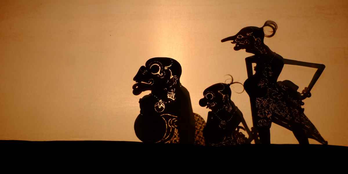 Ramadan mengajarkan pengendalian diri. Dalam tradisi Kejawen, tirakat puasa juga menjadi jalan penyucian batin. Mengenal ragam puasa Jawa dari mutih hingga tapa kungkum.