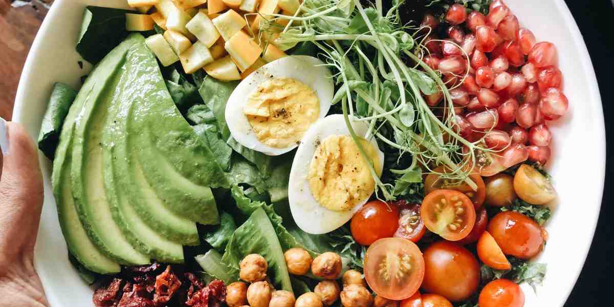 Sahur tanpa nasi? Ade Rai sarankan protein dan lemak sehat untuk bantu pembakaran lemak dan jaga gula darah stabil selama Ramadan.