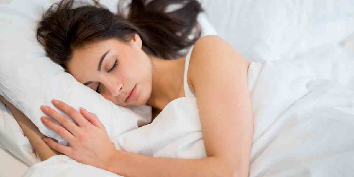 Tidur setelah sahur memang nikmat, tapi bisa ganggu pencernaan dan kesehatan saat Ramadan. Ini risiko dan tips amannya.